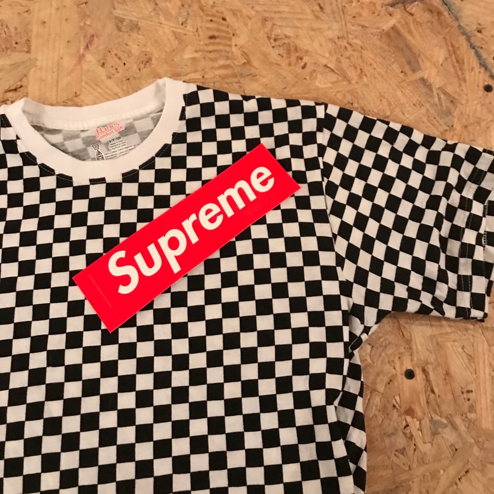 Supreme tee w/free sticker!